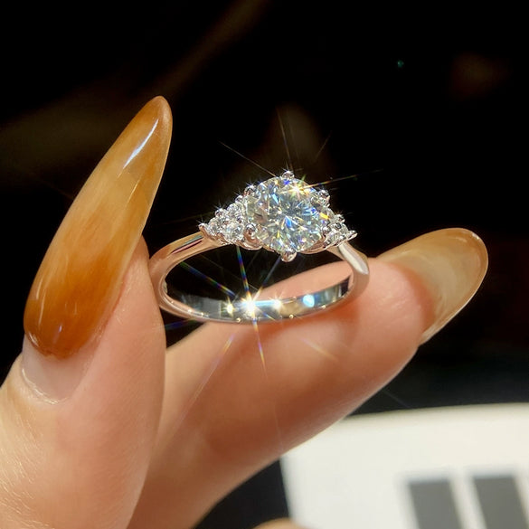 Six Claw Starlight Moissanite Proposal Ring Silver Electroplating Geometric Style For Women