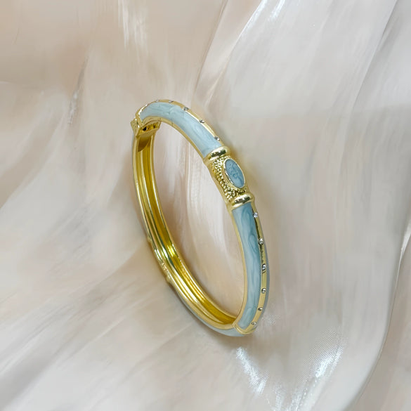 Small Diamond Enamel Pattern Bracelet With Plated Finish Elegant Lightweight Versatile Accessory For Everyday Styling