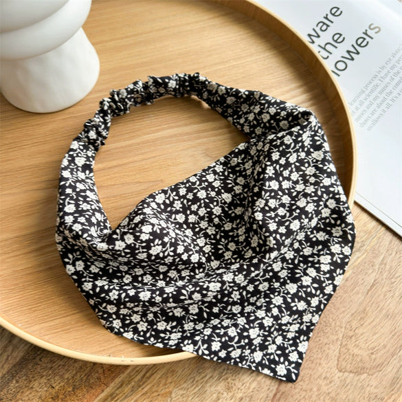 Small Floral Chiffon And Silk Scarf For Women With Geometric Pattern And Elastband Simple Style