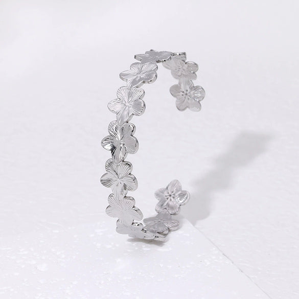 Small Fresh Flower Titanium Steel Bracelet With Niche Design 18K Gold Non Fading Electroplated For Women