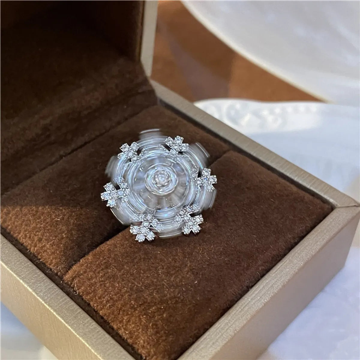 Snowflake Ring Good Luck Comes Rotatable Light Luxury Crystal High-grade Exaggerated Minority Fashion Personalized Index Finger Ring Female