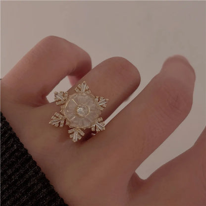 Snowflake Ring Good Luck Comes Rotatable Light Luxury Crystal High-grade Exaggerated Minority Fashion Personalized Index Finger Ring Female