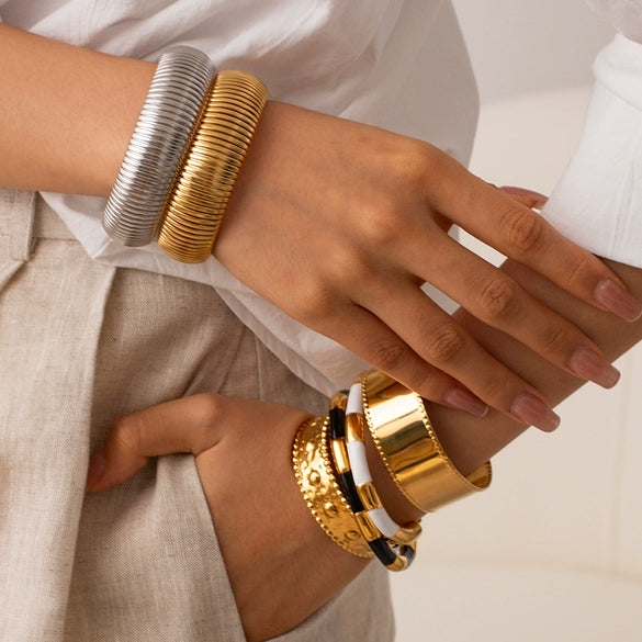 Stacked Stainless Steel And Titanium Steel Embossed Geometric Style Bracelet Accessories With Electroplating