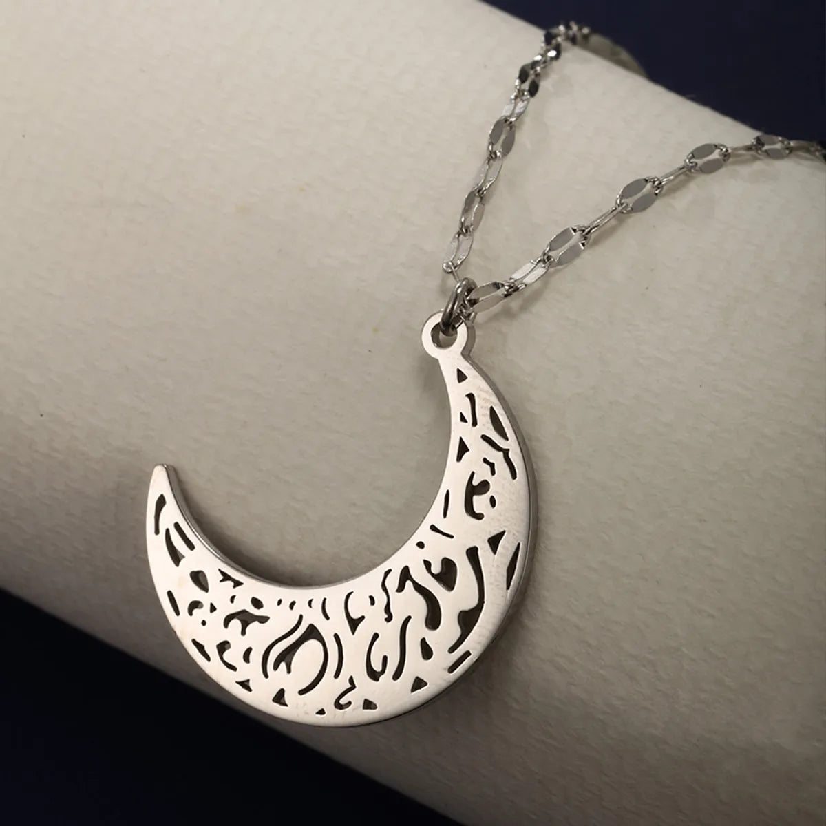 304 Stainless Steel 18K Gold Plated Raw Steel Casual Nordic Style XUPING Asymmetrical Hollow Out Moon Necklace