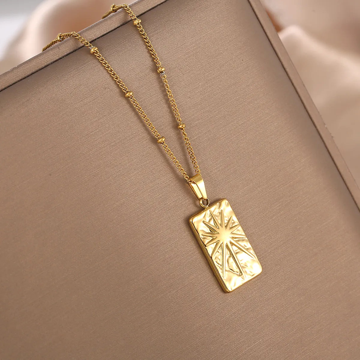 Stainless Steel 18K Gold Plated Retro Simple Style Sun Pendant Necklace