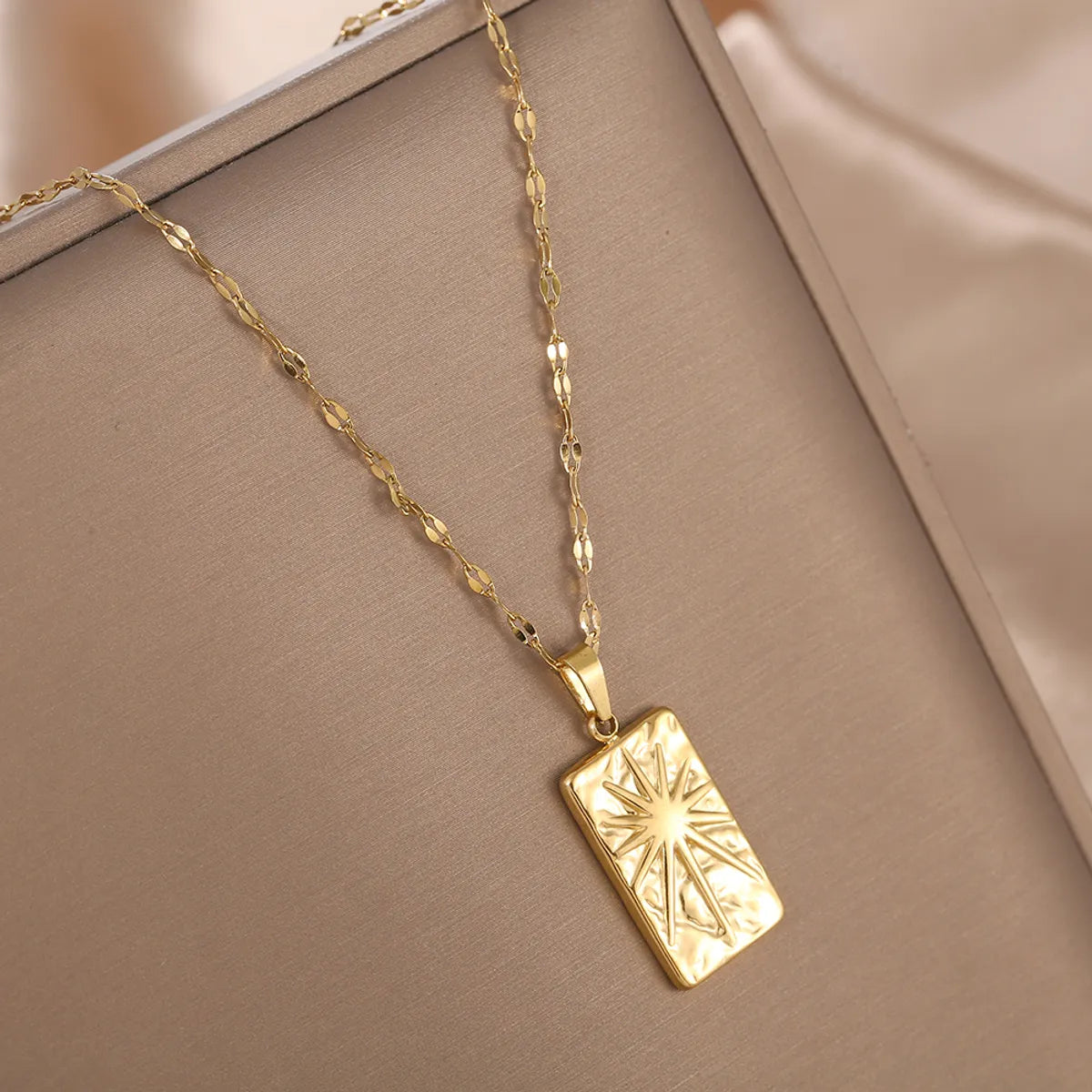 Stainless Steel 18K Gold Plated Retro Simple Style Sun Pendant Necklace