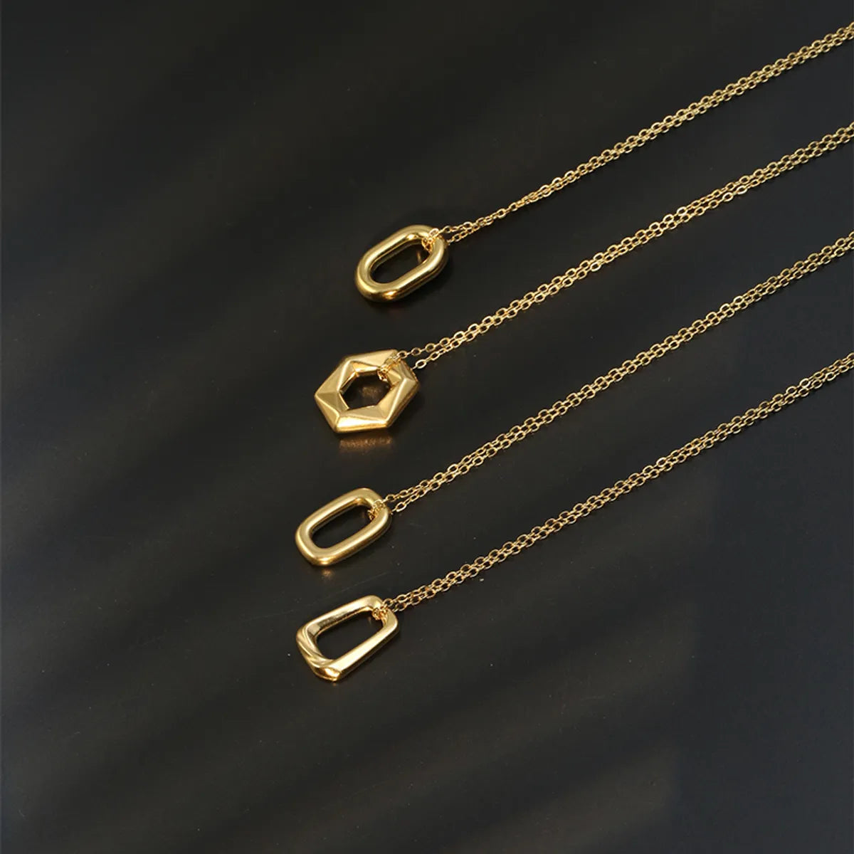 Stainless Steel 18K Gold Plated Simple Style Geometric Pendant Necklace