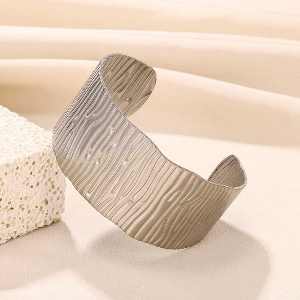 Stainless Steel And Silver Hollow Geometric Women's Bracelet With Hammered Pattern And Electroplating Treatment