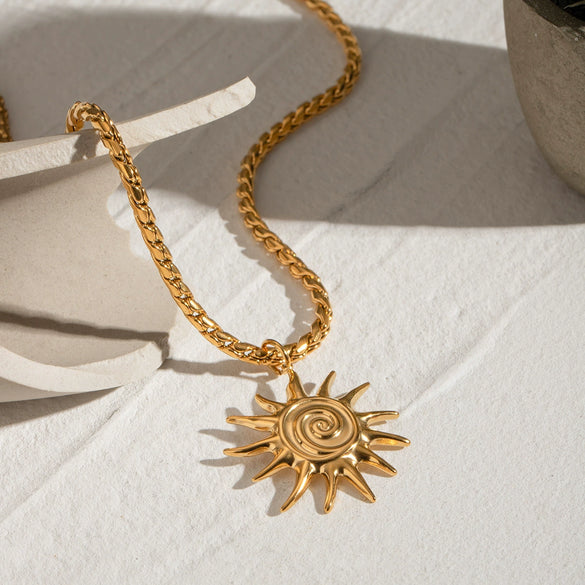 Stainless Steel And Titanium Steel Sunflower Pendant Necklace With Electroplating Retro Style Jewelry For Women