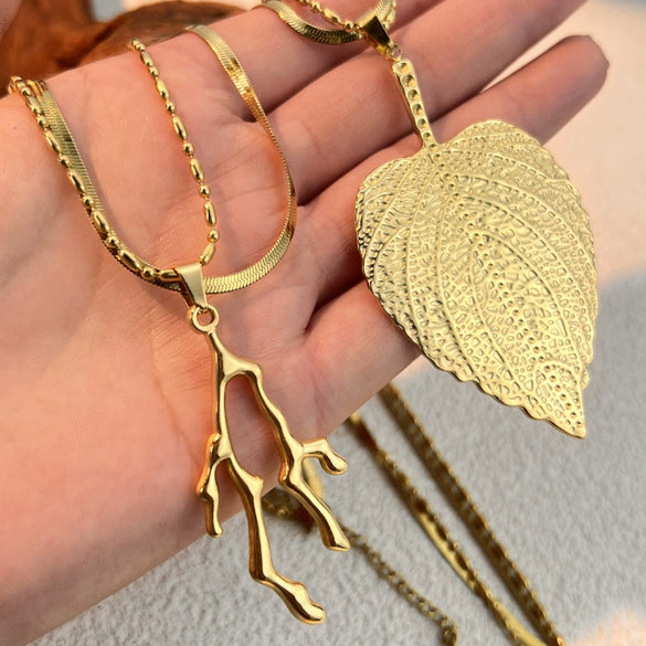Stainless Steel And Titanium Steel Ushaped Maple Leaf Necklace Retro Minimalist Electroplated Jewelry