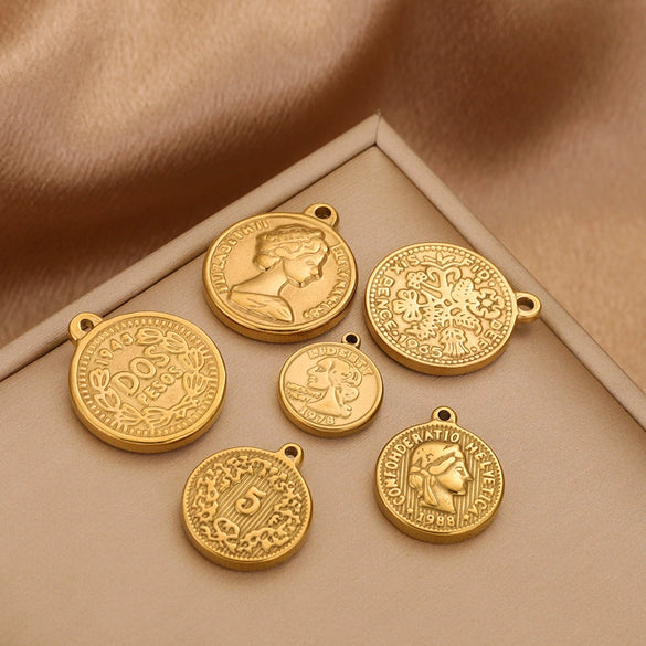 Stainless Steel Coin Round Pendant Necklace With Crown Pattern And Electroplating Treatment For Ladies