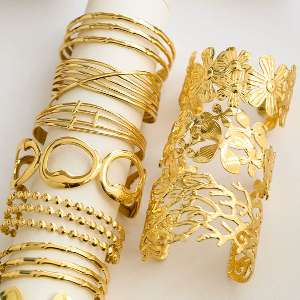 Stainless Steel Cut Out Leaf Open Bracelet With Electroplating And Simple Retro Design