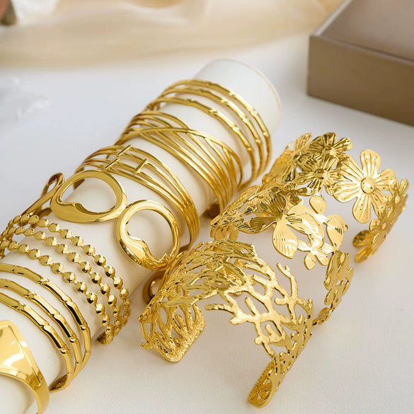 Stainless Steel Cut Out Leaf Open Bracelet With Electroplating And Simple Retro Design