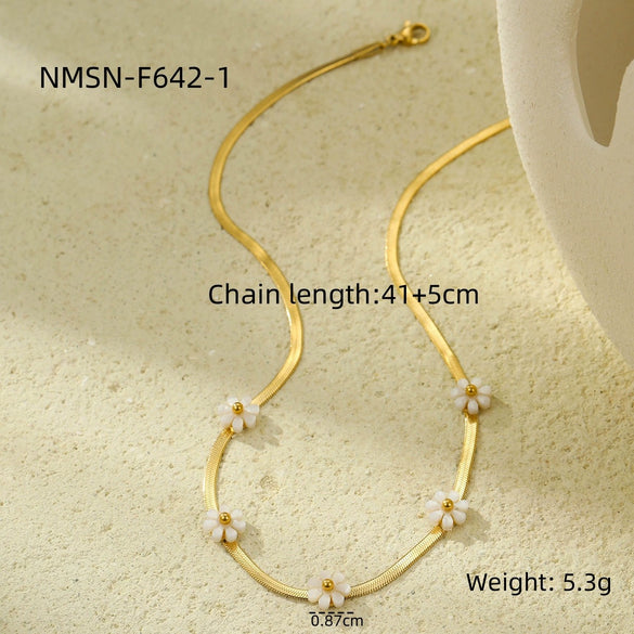Stainless Steel Daisy Flower Necklace For Women Fashion Electroplating Jewelry