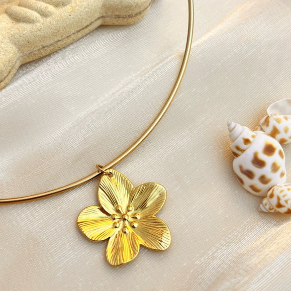 Stainless Steel Flower Pendant Necklace Fashion Style For Women