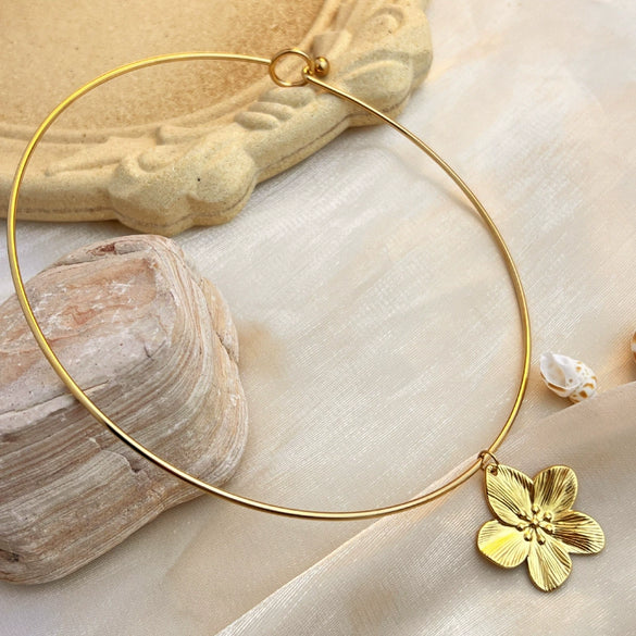 Stainless Steel Flower Pendant Necklace Fashion Style For Women
