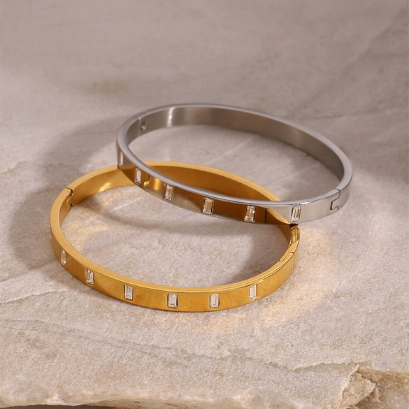 Stainless Steel Geometric Buckle Bracelet With Electroplating