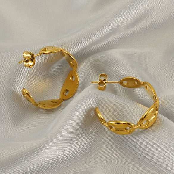 Stainless Steel Geometric Hollow Pig Nose Earrings Electroplated Fashion Design