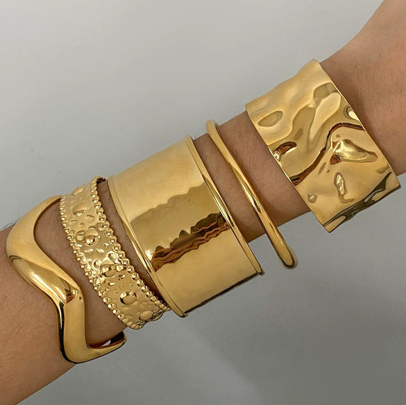 Stainless Steel Geometric Opening Bracelet With Electroplating