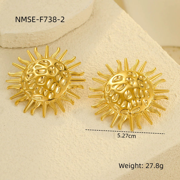 Stainless Steel Geometric Sun Pendant Clavicle Chain Necklace Plated With 18K Gold Fashion Jewelry