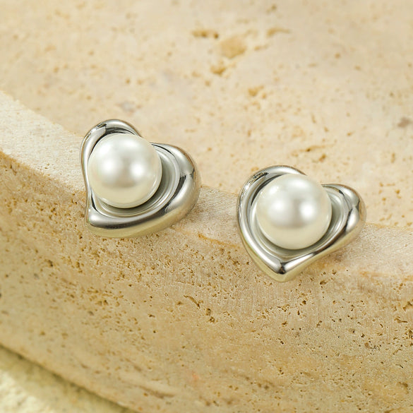 Stainless Steel Goldplated Heart Inlaid Pearl Earrings Retro Light Luxury Style