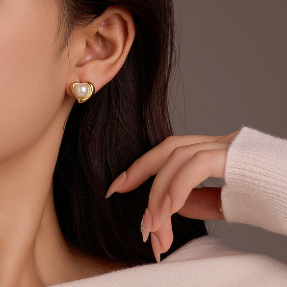 Stainless Steel Goldplated Heart Inlaid Pearl Earrings Retro Light Luxury Style