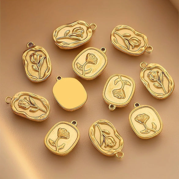 Stainless Steel Handmade Exquisite Simple Niche Rose Flower Pendant Necklace With Gold Plated Treatment