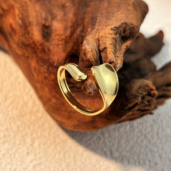 Stainless Steel Heart Shape Retro Ring With Electroplating Design