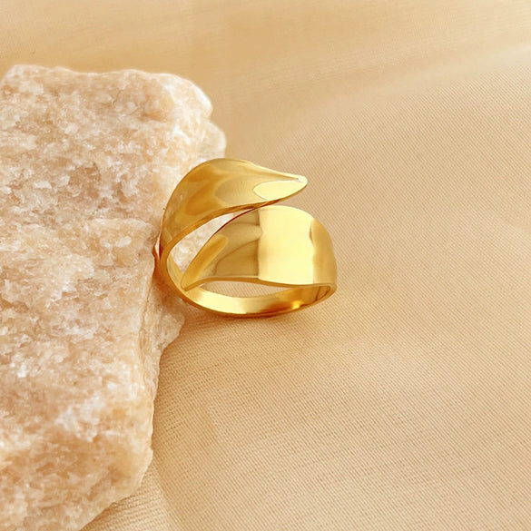 Stainless Steel Heart Shaped Classic Open Ring With 18K Gold Plating And Natural Geometric Design
