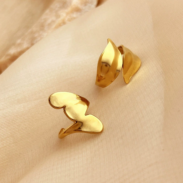 Stainless Steel Heart Shaped Classic Open Ring With 18K Gold Plating And Natural Geometric Design