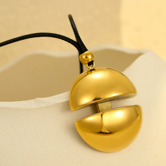 Stainless Steel Necklace With Golden Glossy Round Pendant Electroplated Leather Rope Clavicle Chain Jewelry For Women Fashion Style