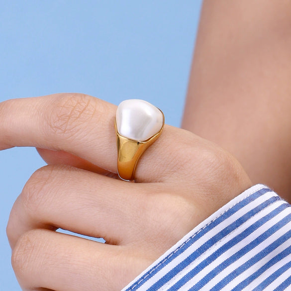 Stainless Steel Pearl Ring Geometric Style Electroplated Jewelry For Women