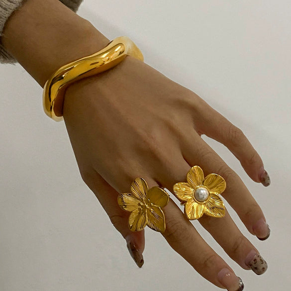 Stainless Steel Plain Open Bracelet With Pearl Flower Ring Electroplated Titanium Steel Jewelry