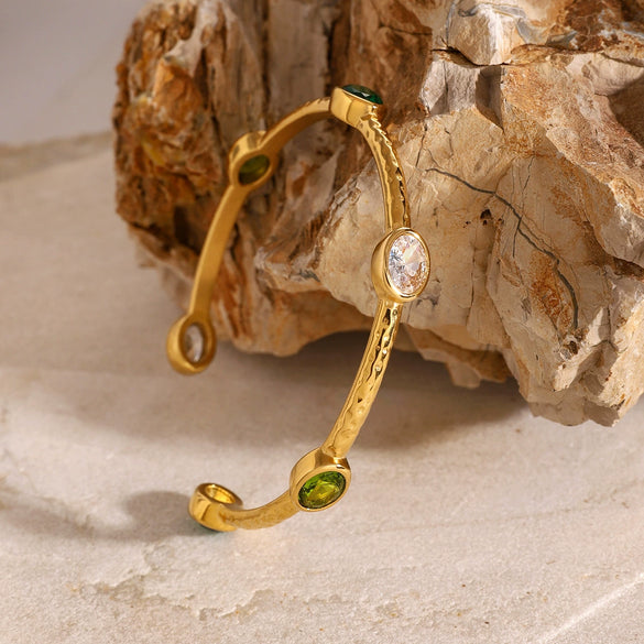 Stainless Steel Retro Hammer Pattern Inlaid Emerald Opening Bracelet Jewelry With Electroplating Treatment