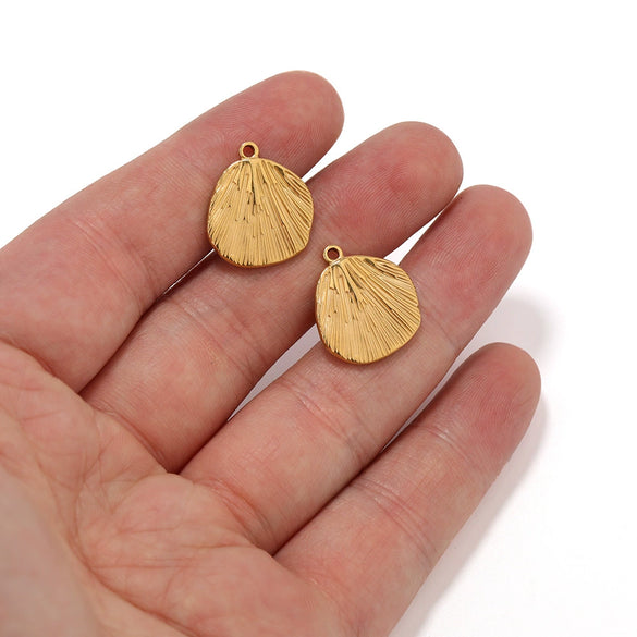 Stainless Steel Shell Pattern Hydraulic Shape Pendant Simple Necklace With Vacuum Plated And Electroplated Treatment