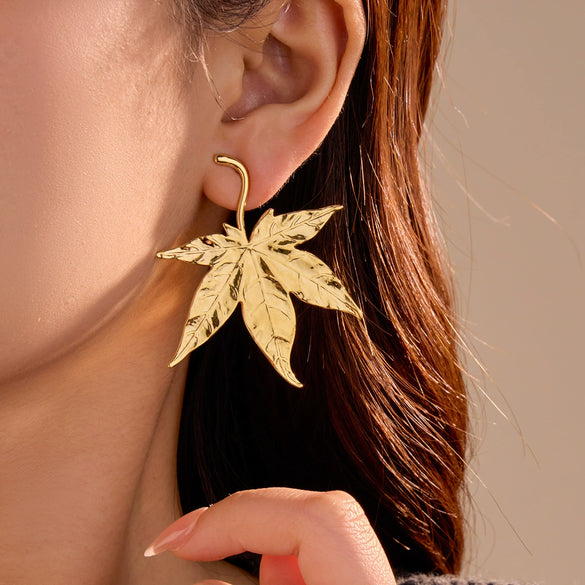 Stainless Steel Stud Earrings Light Luxury Maple Leaf Texture Vintage Style Electroplated