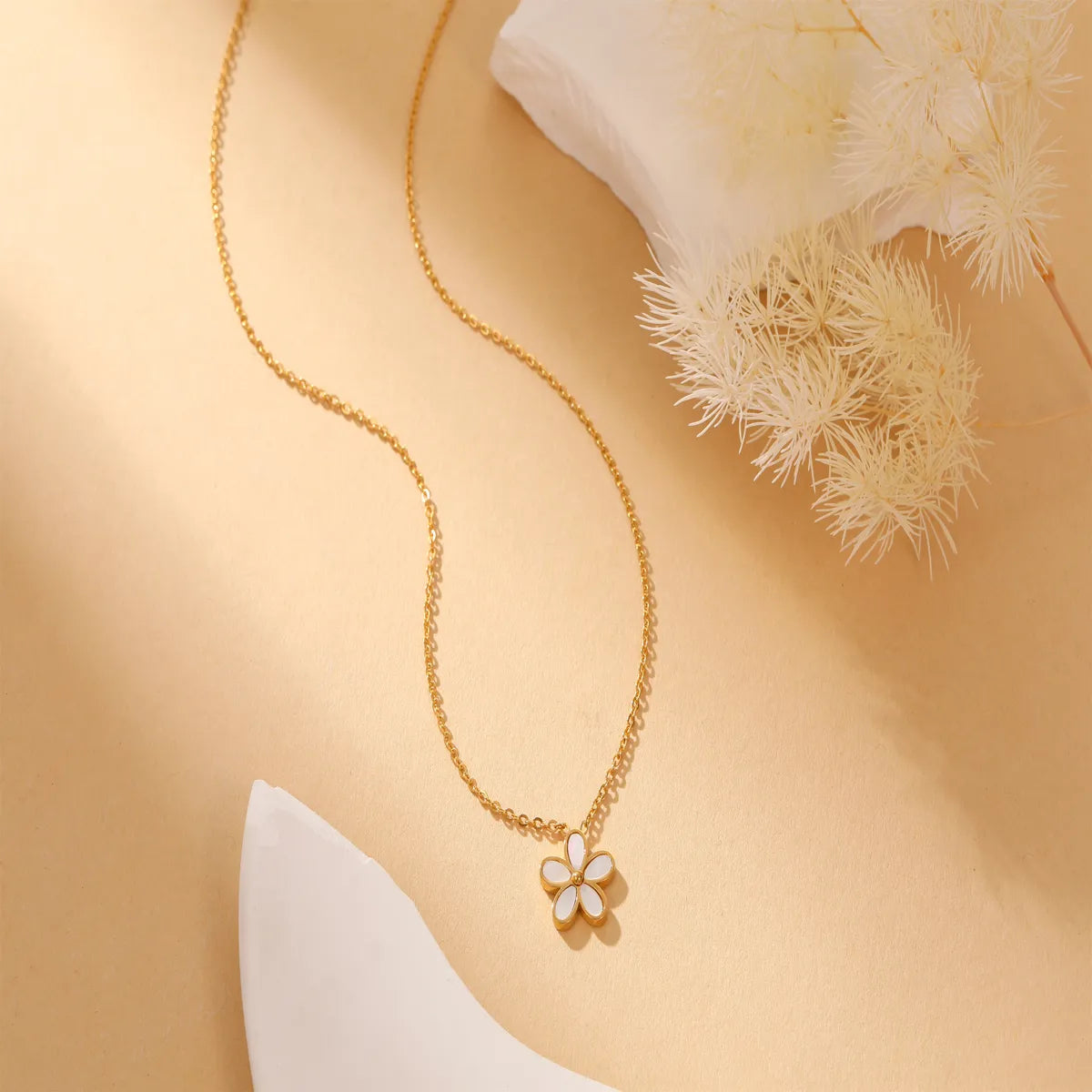 Stainless Steel Titanium Steel 24K Gold Plated Glam Simple Style Flower Inlay Shell Earrings Necklace