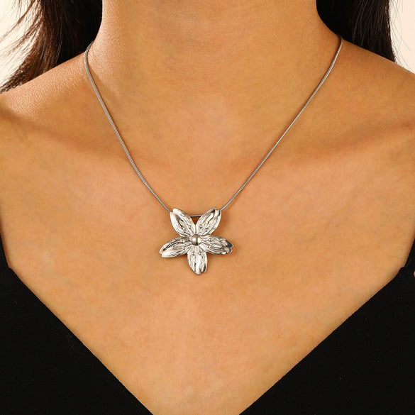 Stainless Steel Water Drop Flower Pendant Necklace For Women With Electroplating Process And Ins Style