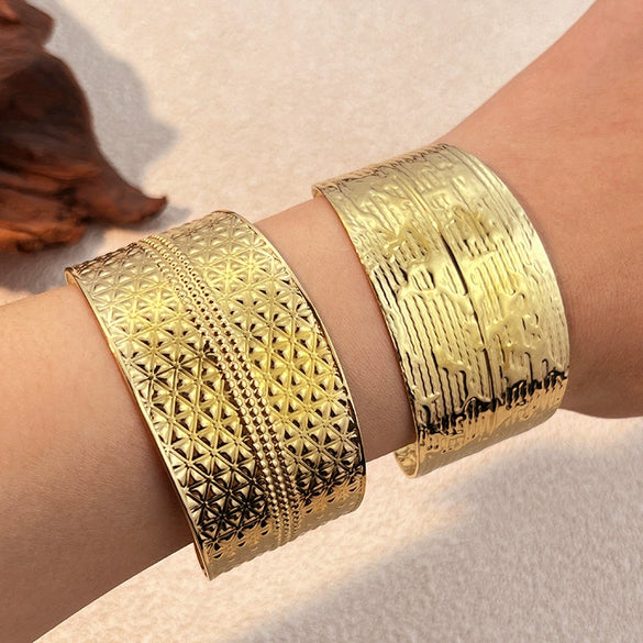 Stainless Steel Wide Version Retro Exaggerated Hammer Pattern Electroplated Gold Bracelet Jewelry