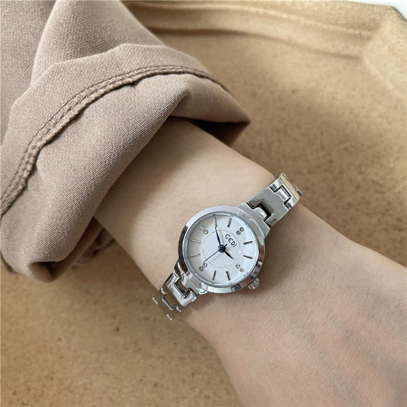 Steel Belt Bracelet Quartz Watch For Women With Alloy Case And Ordinary Glass Mirror Simple Small Dial And Rhinestone Scale Casual Style