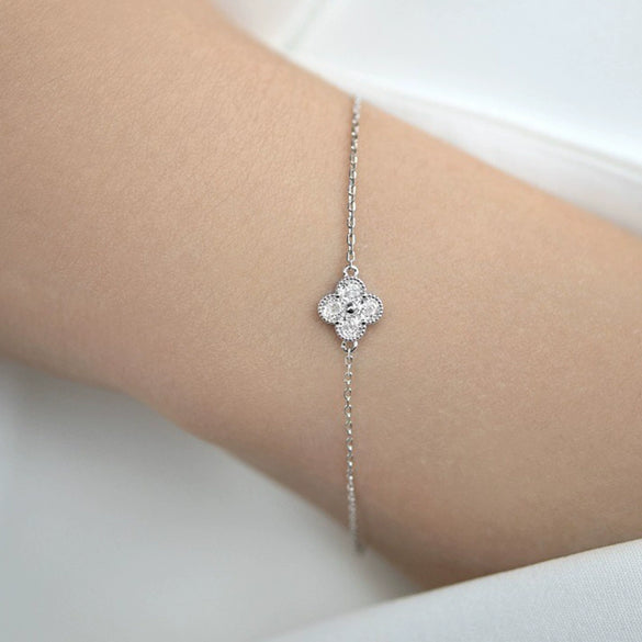 925 Sterling Silver Fourleaf Clover Bracelet Inlaid With Ice Flower Cut High Carbon Diamond Seiko Craft