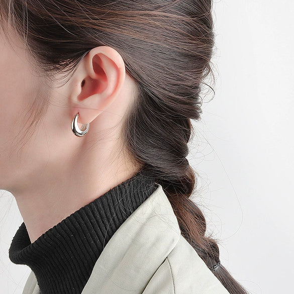 Sterling Silver Geometric Circle Earrings Elegant Minimalist Electroplated Light Luxury Stud Earrings For Women