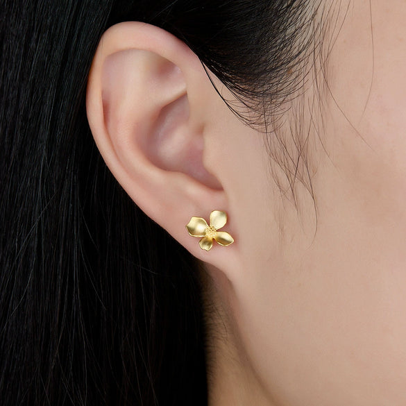 925 Sterling Silver Geometric Light Luxury Style Frosted Flower Petal Electroplated Earrings For Women