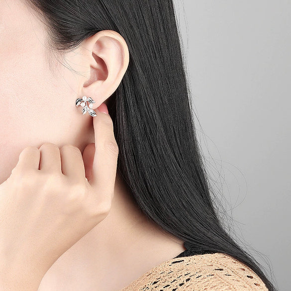 925 Sterling Silver Gold Leaf Pearl Geometric Earrings Simple Exquisite Electroplated Small Stud Earrings For Women