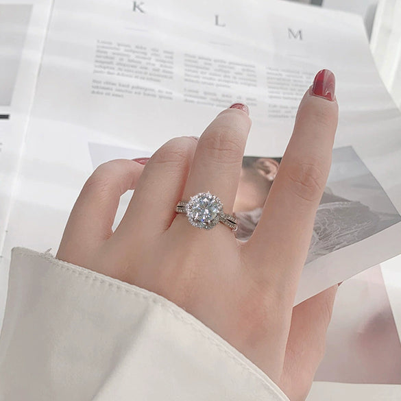 Sterling Silver Moissanite Ring With Rhombus Pattern And Diamond Treatment For Women