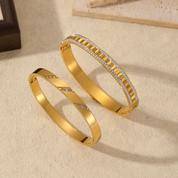 Stoneinlaid Stainless Steel Women's Bracelet With Simple Design Sense 18K Furnace Vacuum Plated For Color Preservation And Advanced Sense Buckle