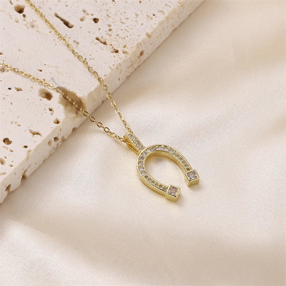 Streetwear Horseshoe Stainless Steel Titanium Steel Plating Inlay Artificial Diamond Pendant Necklace