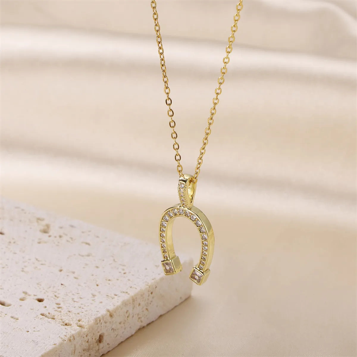 Streetwear Horseshoe Stainless Steel Titanium Steel Plating Inlay Artificial Diamond Pendant Necklace