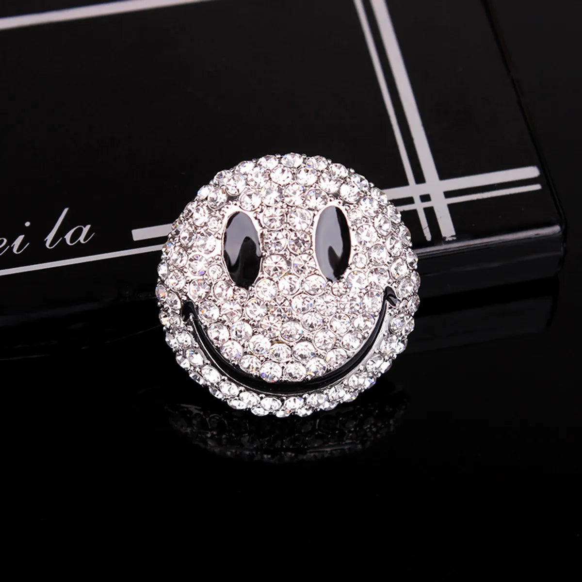 Streetwear Shiny Smile Face Alloy Inlay Rhinestones Couple Brooches