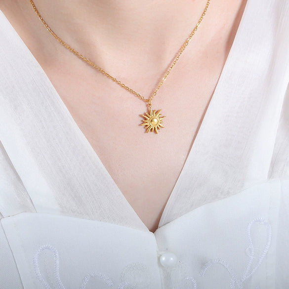 Sunflower Pendant Necklace Titanium Steel 18K Gold Electroplated Clavicle Chain For Women Light Luxury Design Geometric Pattern